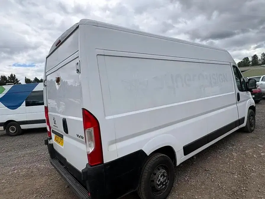 Used Peugeot Boxer 140 HP (102 kW) 2021 White Van