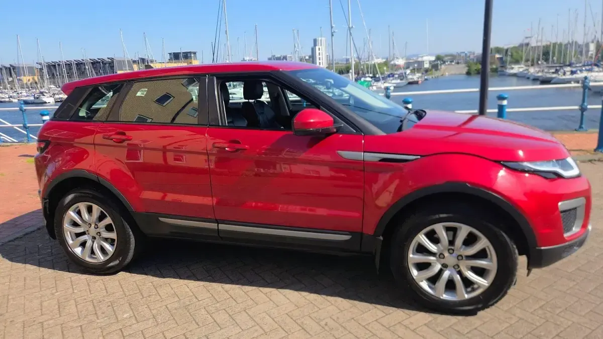 Used Land Rover Range Rover evoque SE 2016 Red Estate