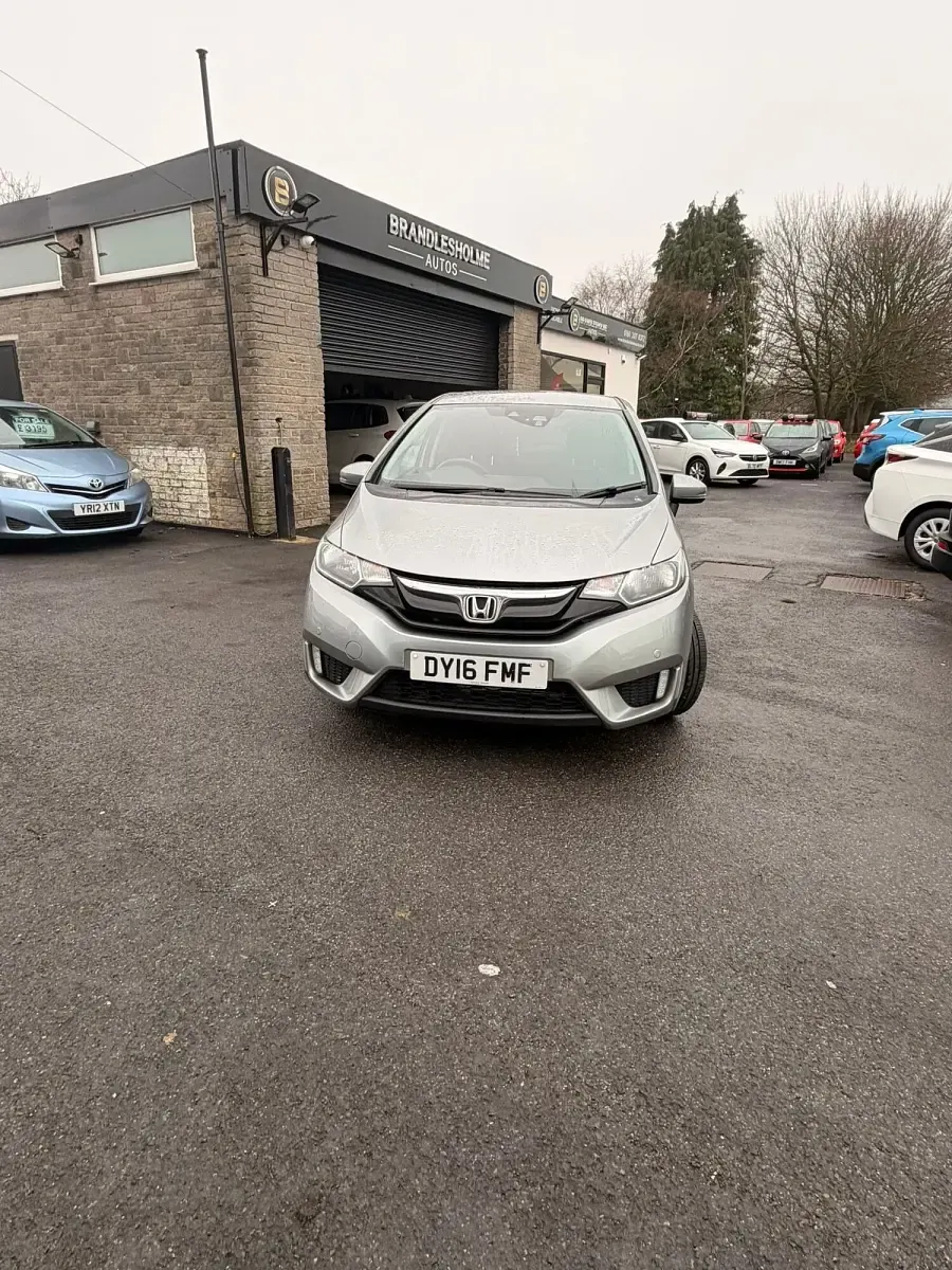 Used Honda Jazz SE 102 HP (75 kW) 2016 Silver Hatchback