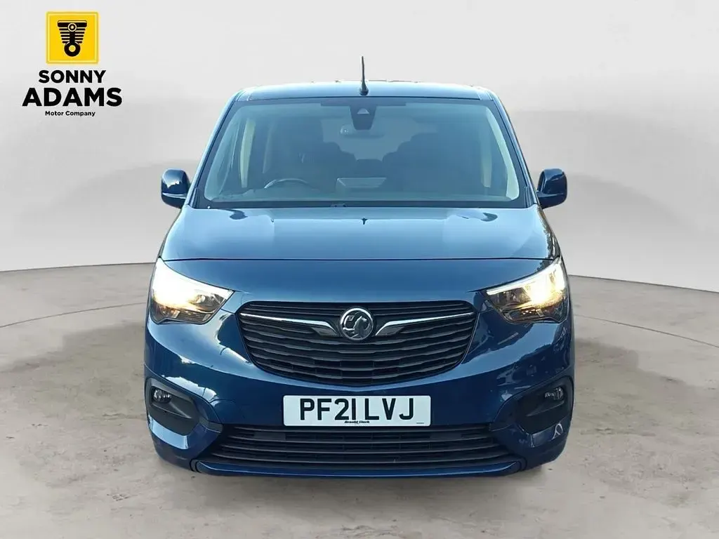 Used Vauxhall Combo S 100 HP (73 kW) 2021 Blue MPV