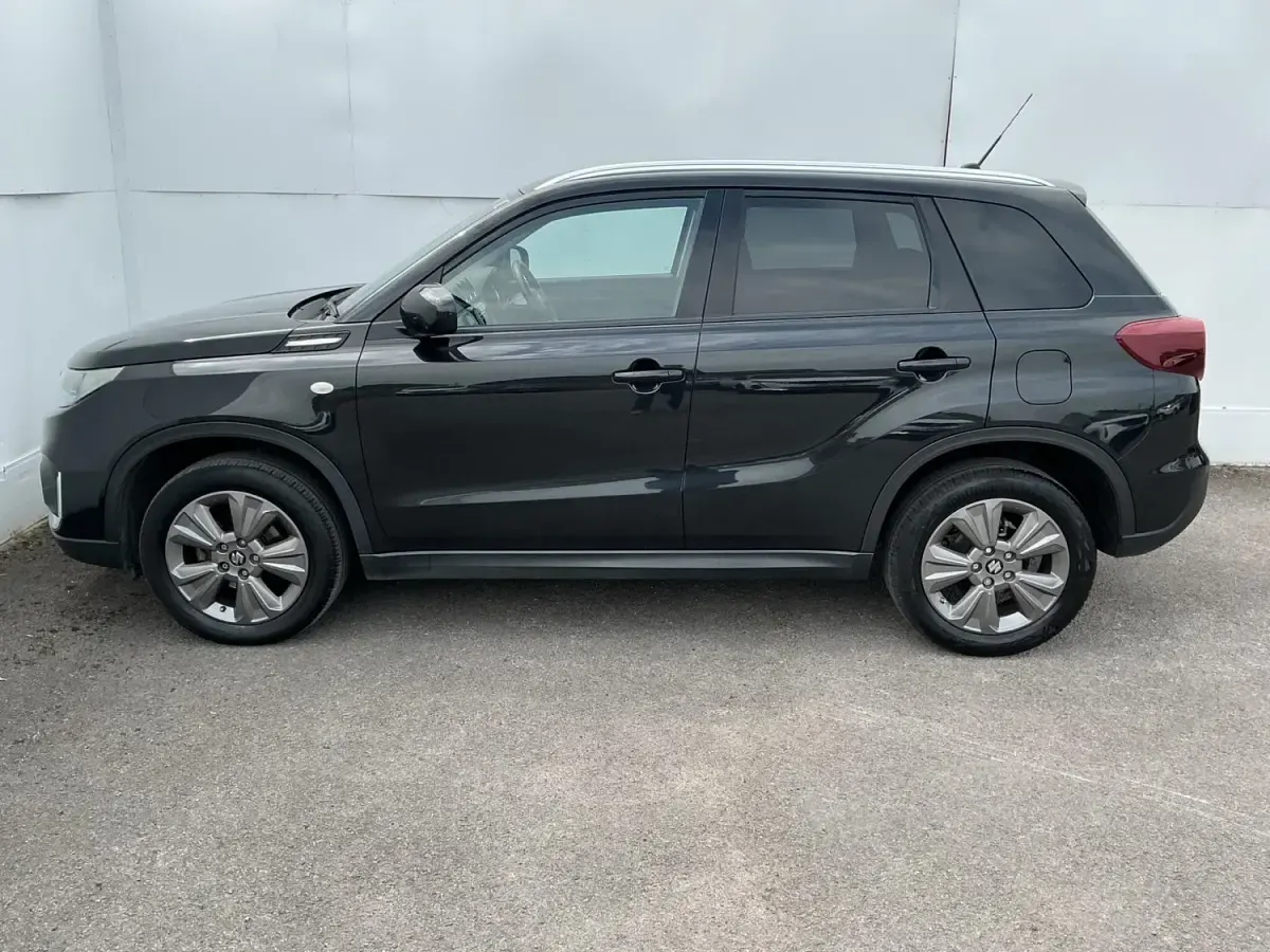 Gebraucht Suzuki Vitara SZ-T 129 PS (94 kW) 2023 Schwarz SUV