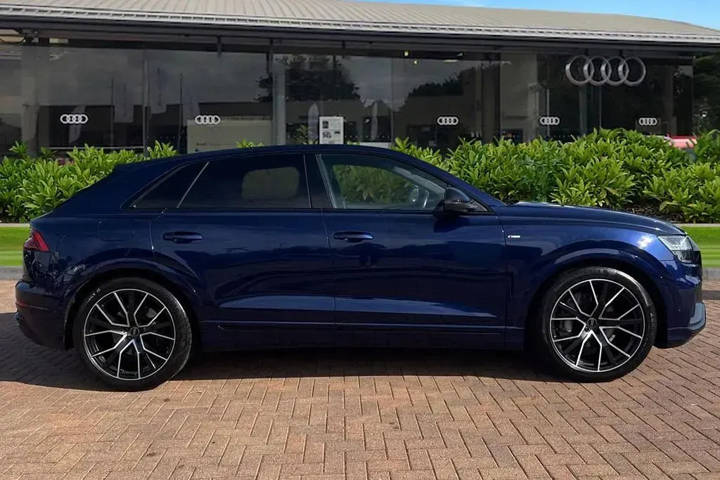 Used Audi Q8 Black Edition 286 HP (210 kW) 2021 Blue SUV