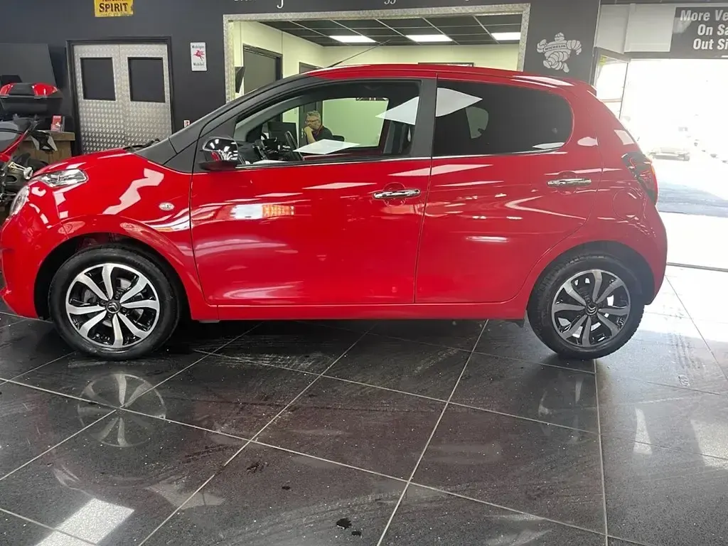 Usado Citroën C1 Flair 82 HP (60 kW) 2017 Vermelho Citadino