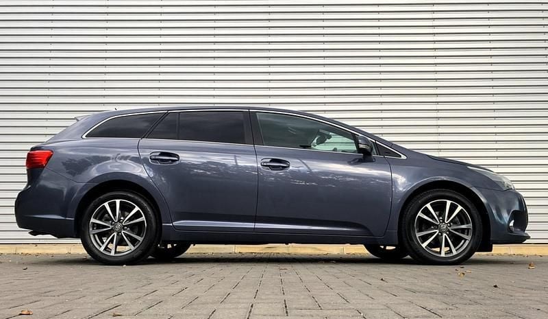 Used Toyota Avensis 2013 Blue Estate