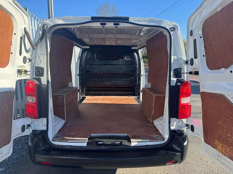 Used Vauxhall Vivaro S 2020 White MPV