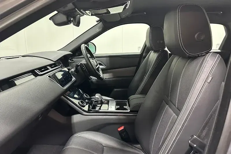 Usado Land Rover Range Rover Velar R-Dynamic 245 HP (180 kW) 2023 Cinzento SUV