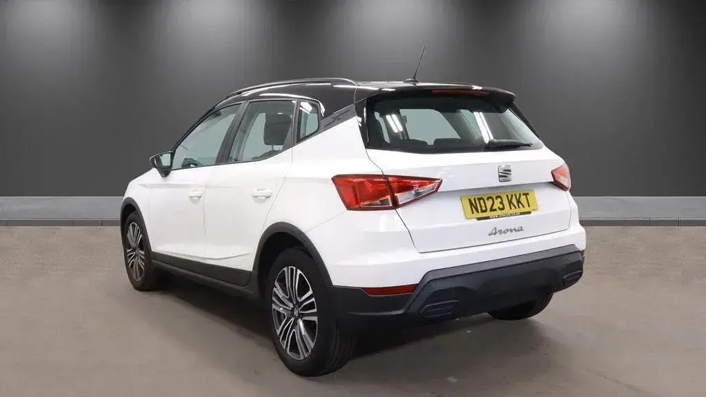 Used Seat Arona SE 95 HP (69 kW) 2023 White SUV