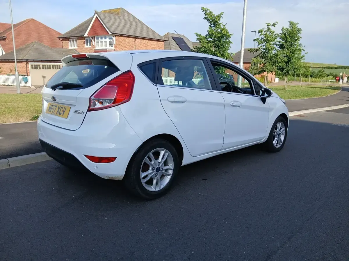 Used Ford Fiesta Zetec 2017 White Hatchback