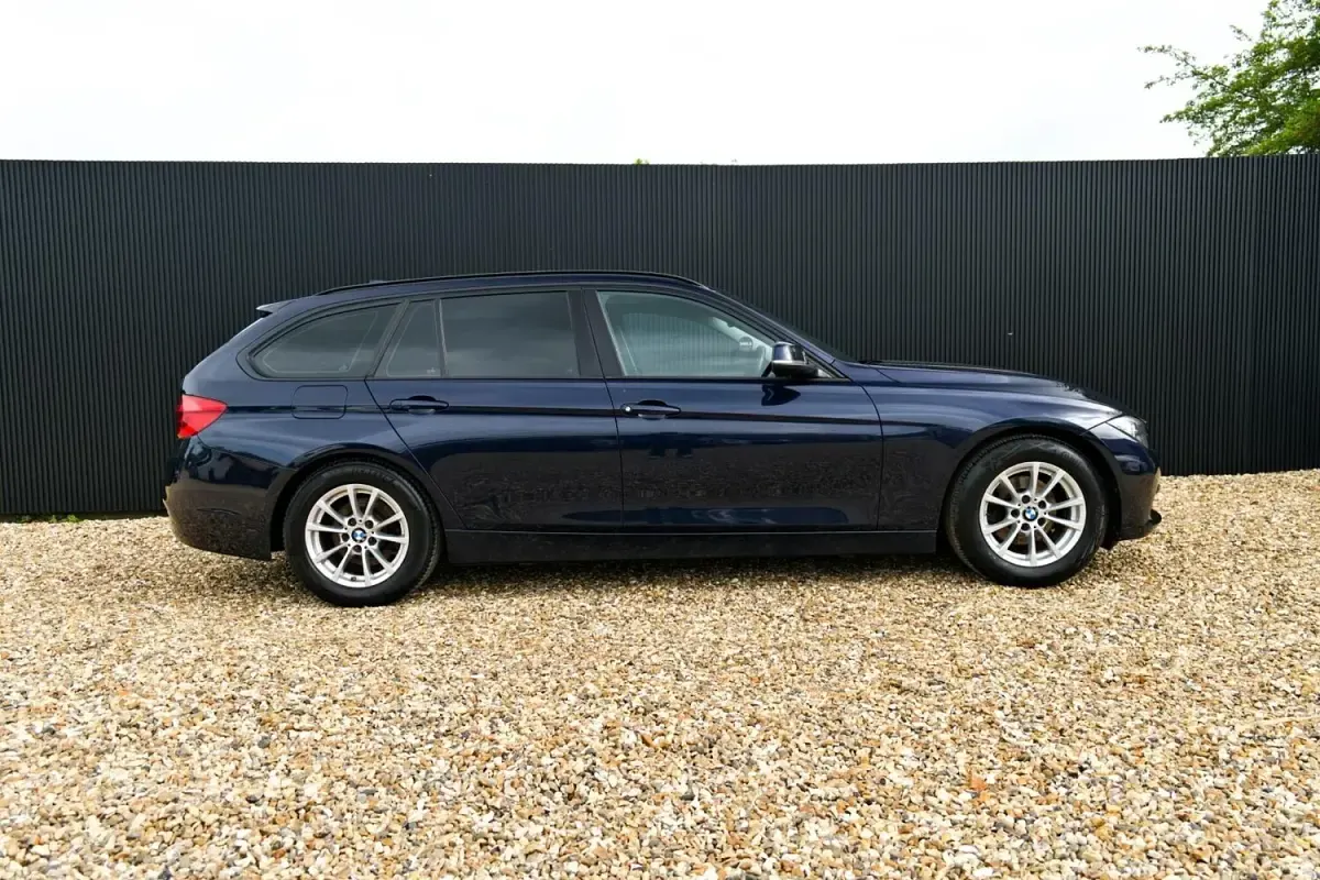 Used BMW 320 Efficient Dynamics 163 HP (119 kW) 2017 Blue Estate