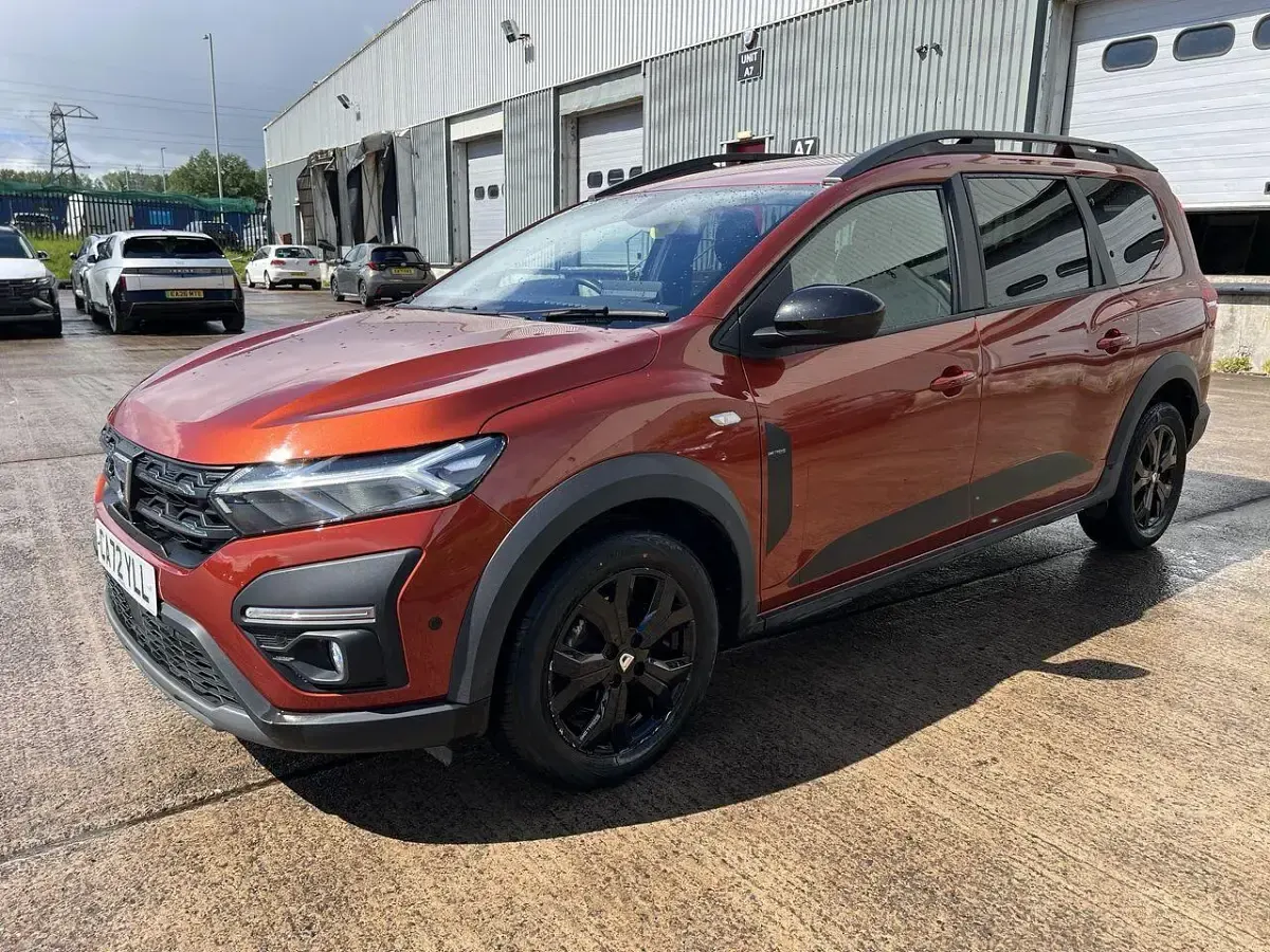 Used Dacia Jogger Extreme 108 HP (79 kW) 2022 Brown MPV