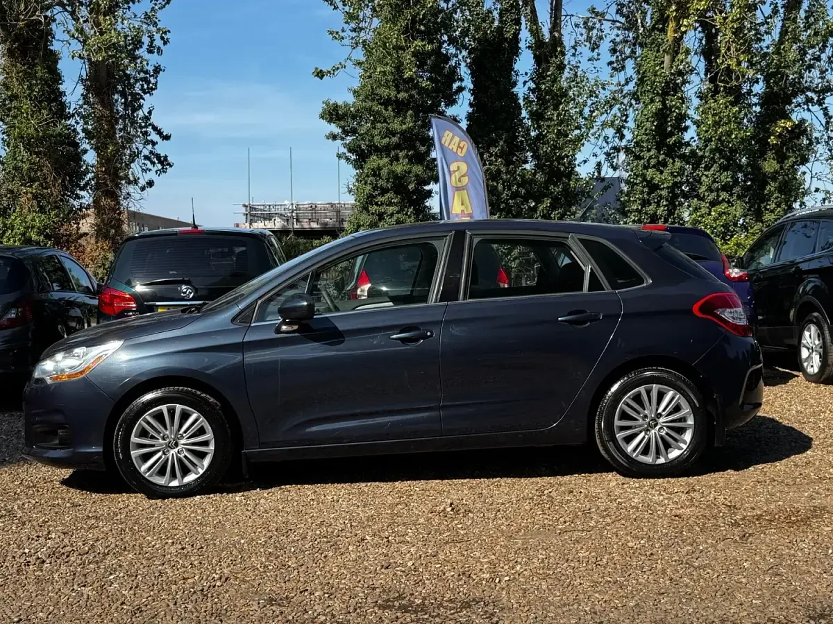 Used Citroën C4 VTR Sport 114 HP (83 kW) 2012 Blue Hatchback