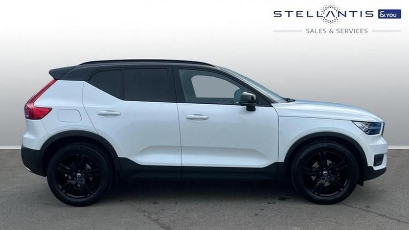 Used Volvo XC40 R-Design 154 HP (113 kW) 2018 White SUV