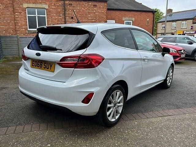 Używany Ford Fiesta Titanium 125 KM (91 kW) 2018 Biały Hatchback