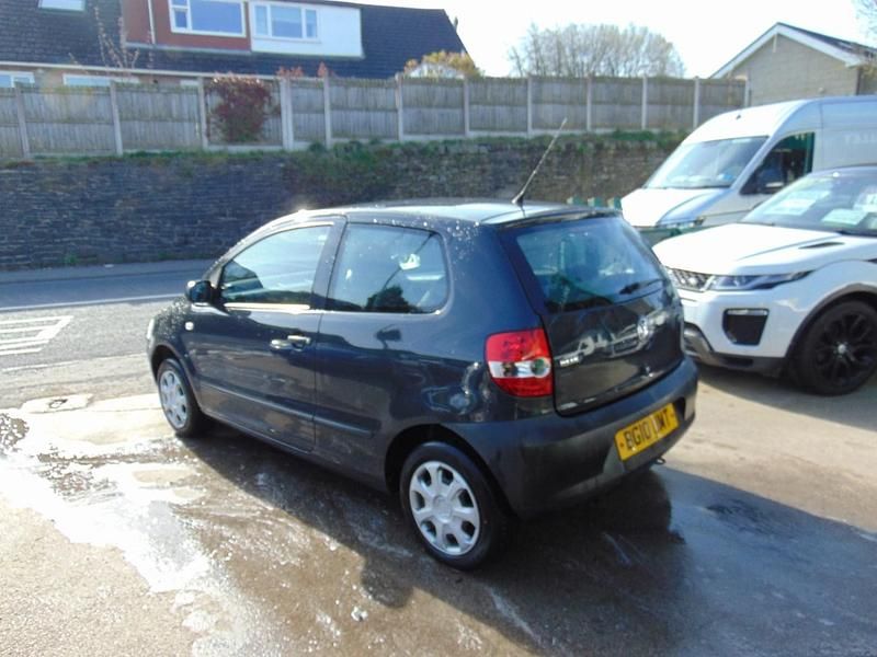 Begagnad VW Fox 55 HK (40 kW) 2010 Grå Halvkombi