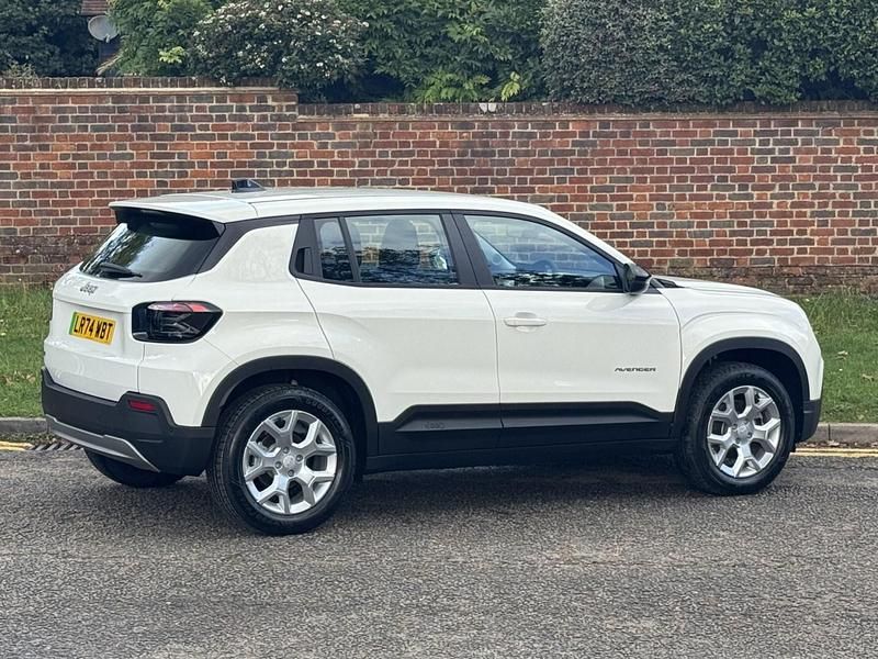 Used Jeep Avenger Altitude 114 kW (156 HP) 2024 White SUV