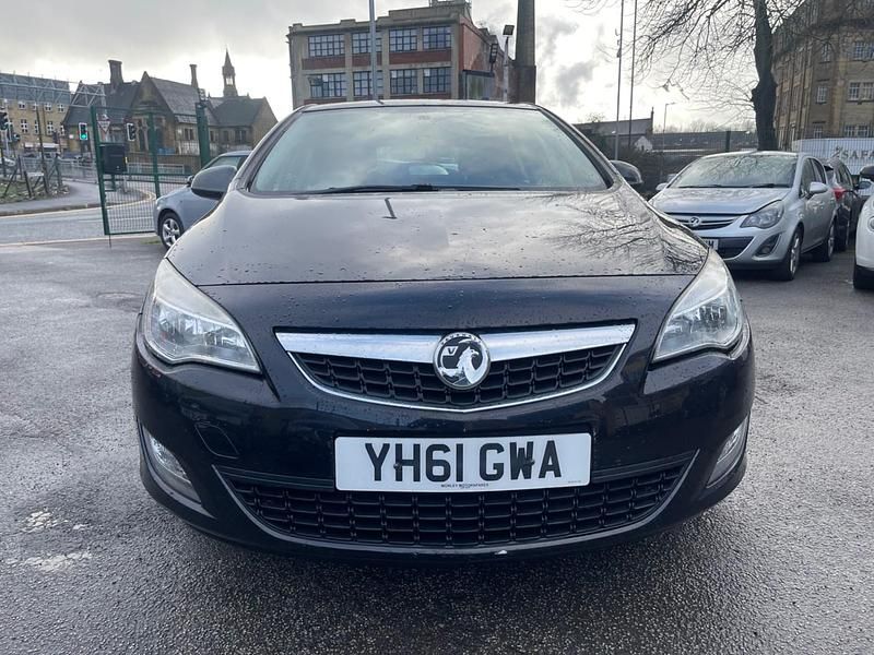 Used Vauxhall Astra Excite 2011 Black Hatchback