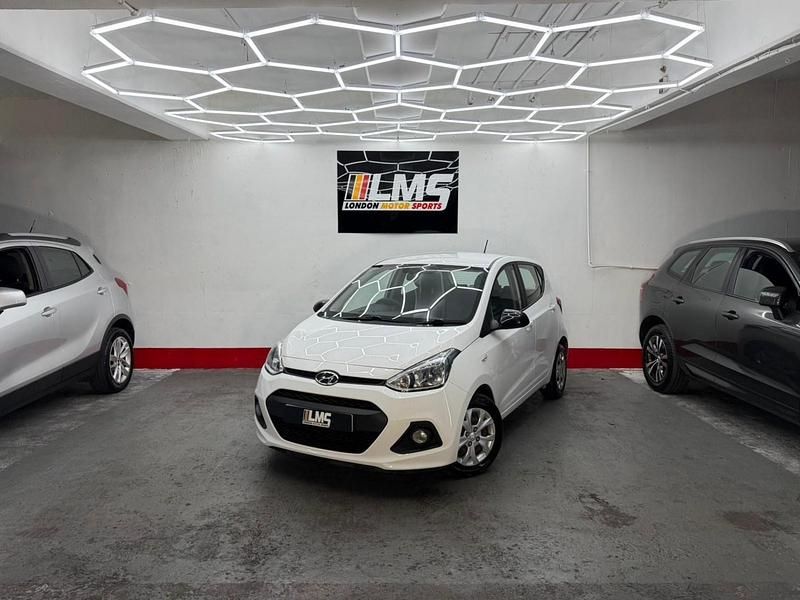 Used Hyundai i10 SE 66 HP (48 kW) 2016 White Hatchback