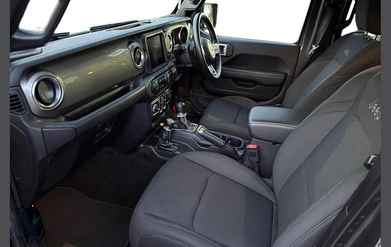 Used Jeep Wrangler Sahara 268 HP (197 kW) 2019 Grey SUV