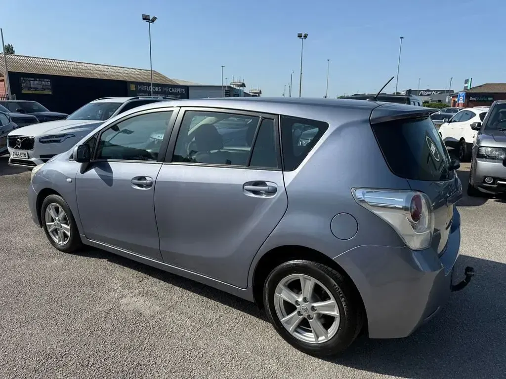 Used Toyota Verso 126 HP (92 kW) 2010 Blue MPV