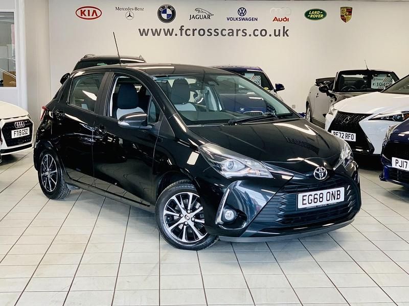 Used Toyota Yaris 107 HP (78 kW) 2019 Black Hatchback