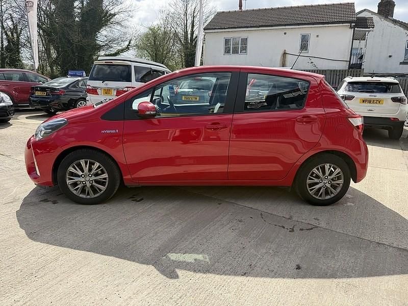 Used Toyota Yaris Hybrid 2018 Red Hatchback