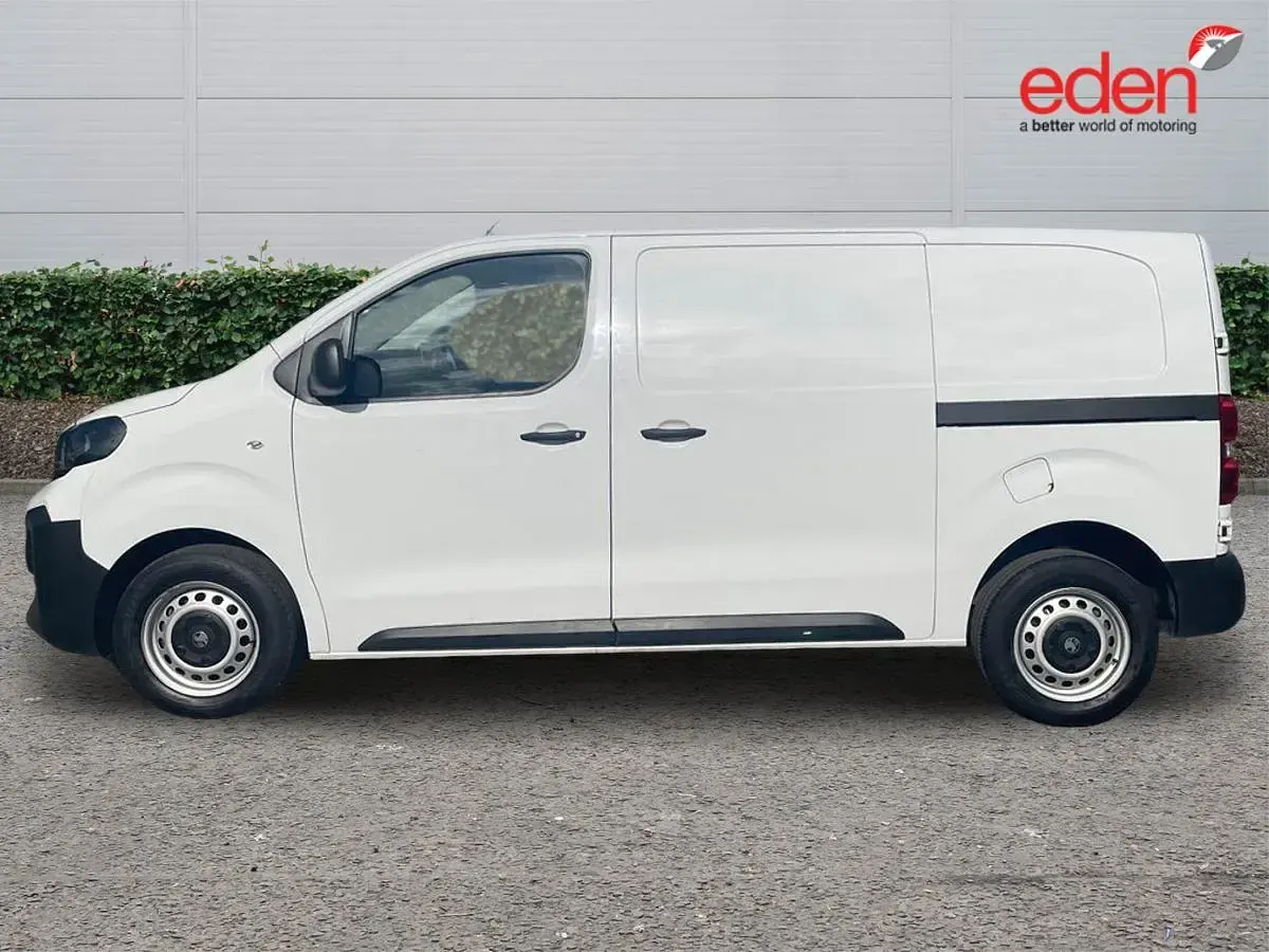 Used Vauxhall Vivaro 2025 White MPV