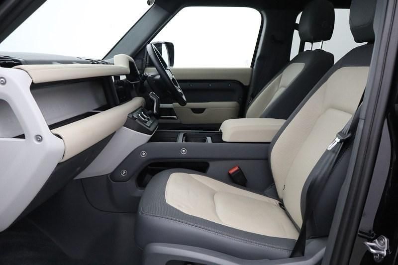 Usado Land Rover Defender SE Dynamic 245 HP (180 kW) 2023 Preto SUV