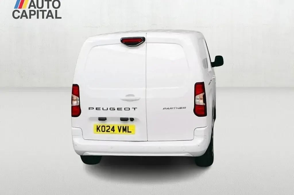 Used Peugeot Partner 100 HP (73 kW) 2024 White MPV