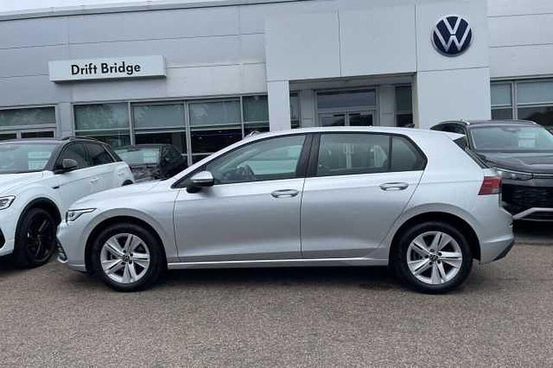 Used VW Golf VIII Life 150 HP (110 kW) 2024 Silver Hatchback