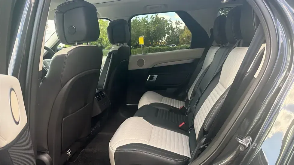 Used Land Rover Discovery HSE Dynamic 350 HP (257 kW) 2024 Grey SUV