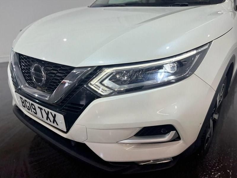 Used Nissan Qashqai Tekna 114 HP (83 kW) 2019 White SUV