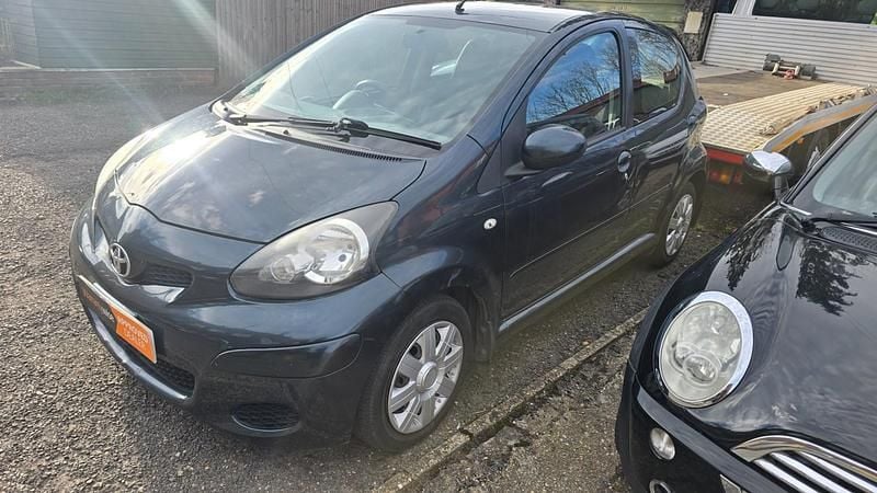 Used Toyota Aygo 68 HP (50 kW) 2011 Green Hatchback