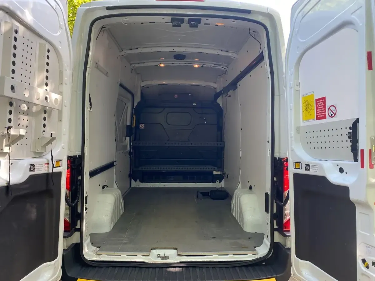 Usado Ford Transit 130 HP (95 kW) 2018 Branco Van