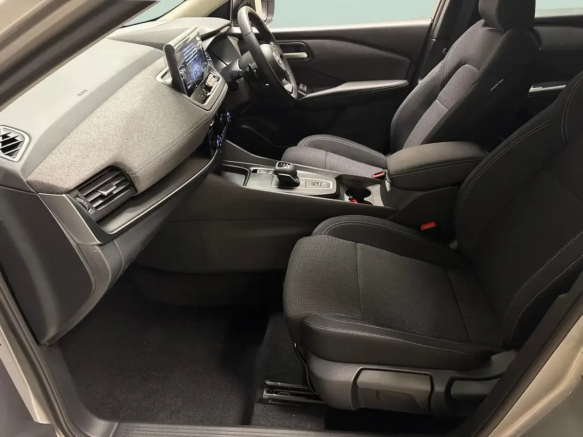 New Nissan Qashqai Acenta Premium 158 HP (116 kW) 2025 Silver SUV