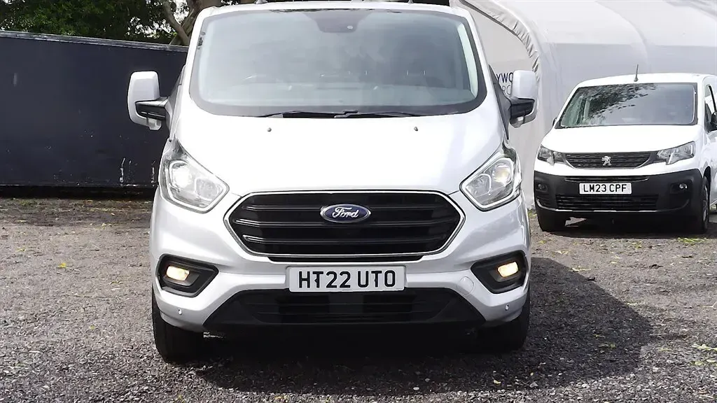 Used Ford Transit Custom Limited 130 HP (95 kW) 2022 Silver Van