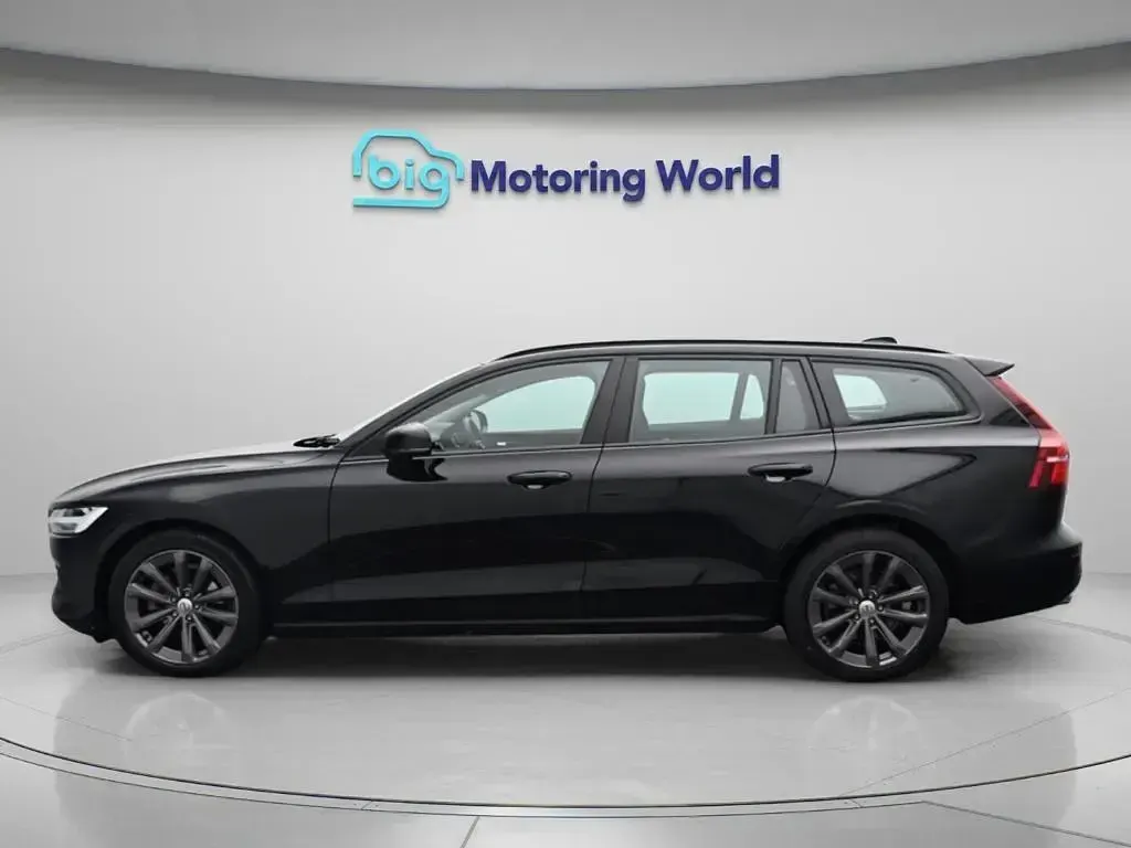 Used Volvo V60 Momentum 197 HP (144 kW) 2022 Black Estate