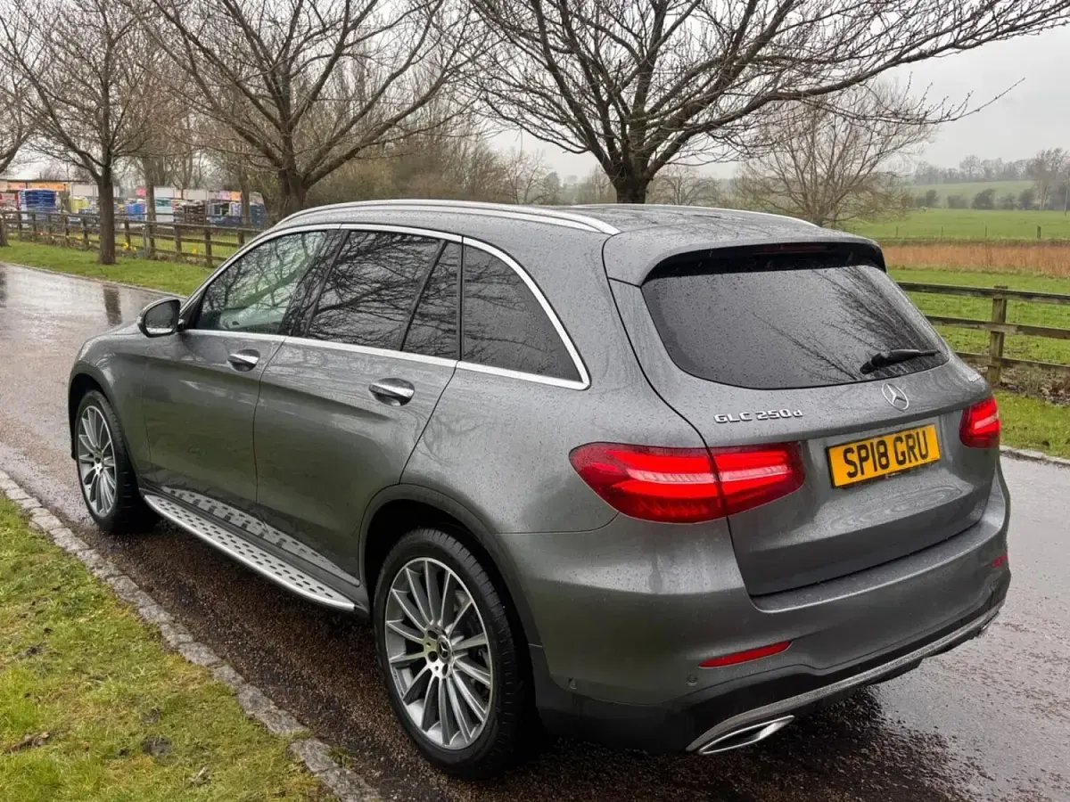 Begagnad Mercedes GLC250 AMG line 2018 Grå SUV