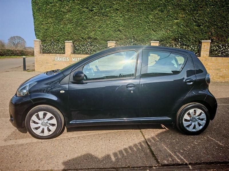 Used Toyota Aygo 68 HP (50 kW) 2012 Black(a) Hatchback