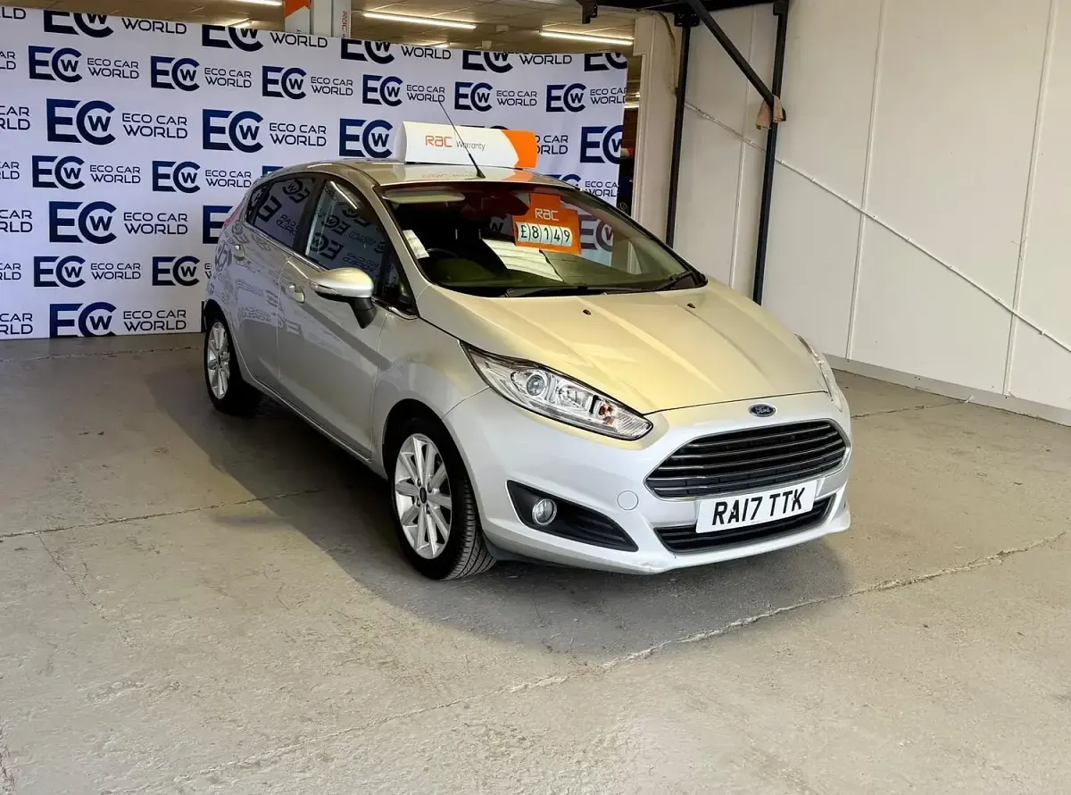 Used Ford Fiesta Titanium 100 HP (73 kW) 2017 Silver Hatchback