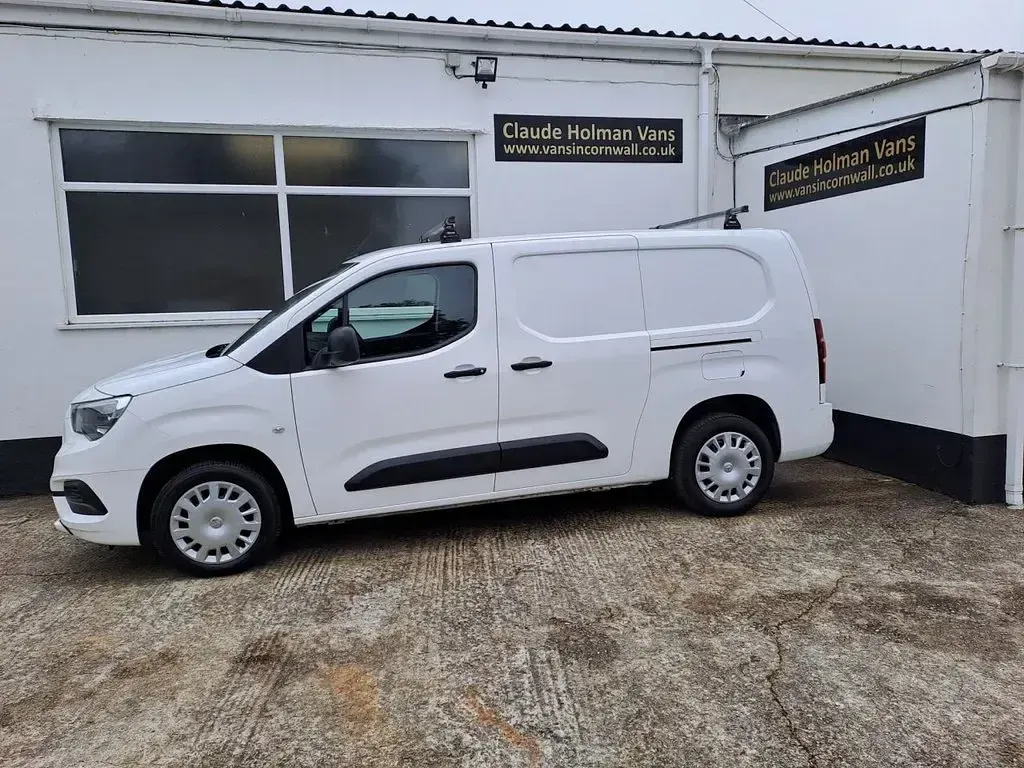 Used Vauxhall Combo Sportive 100 HP (73 kW) 2020 White MPV