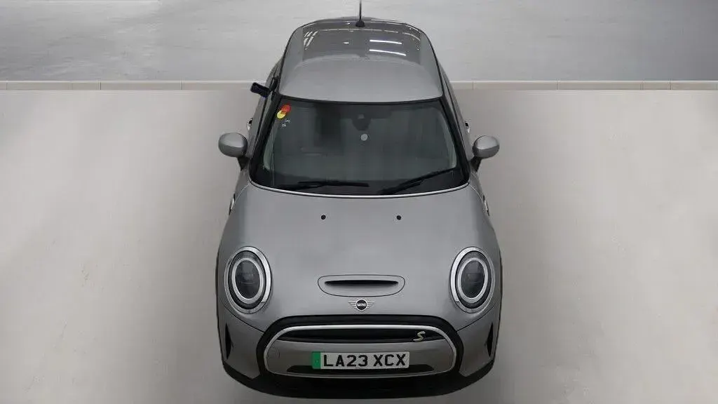 Begagnad Mini Cooper S Hatch 135 kW (184 HK) 2023 Silver Halvkombi