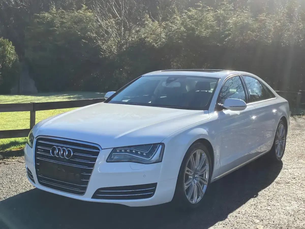 Begagnad Audi A8 372 HK (273 kW) 2011 Vit Sedan