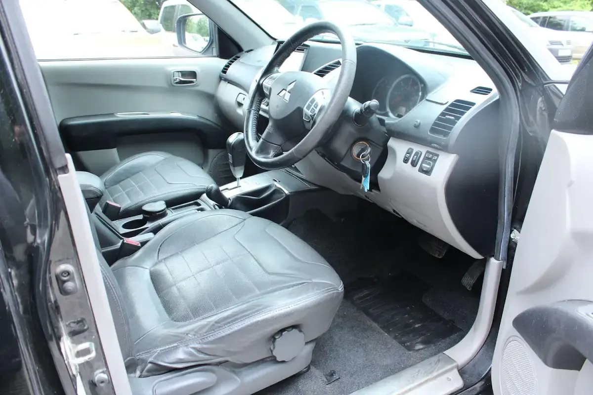 Used Mitsubishi L200 178 HP (130 kW) 2013 Black Pickup