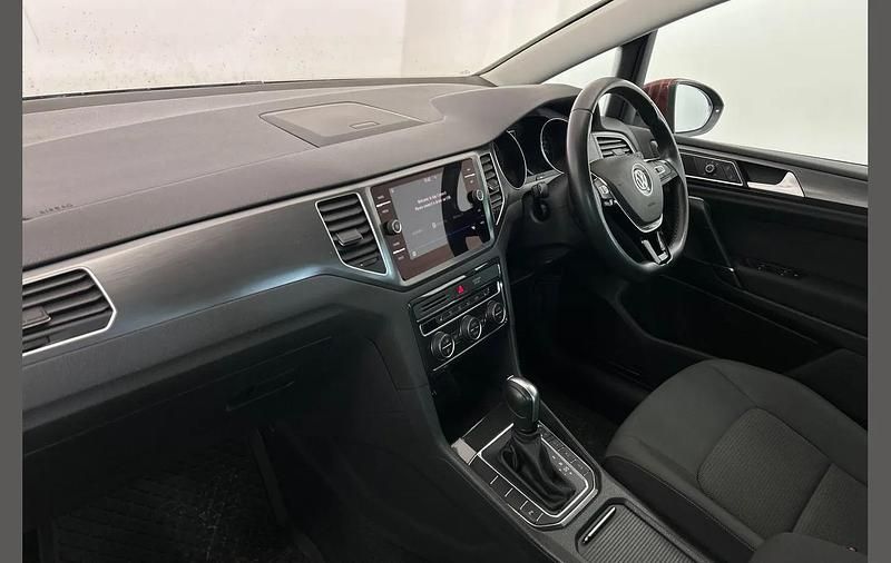 Used VW Golf Sportsvan Match 147 HP (108 kW) 2020 Red MPV