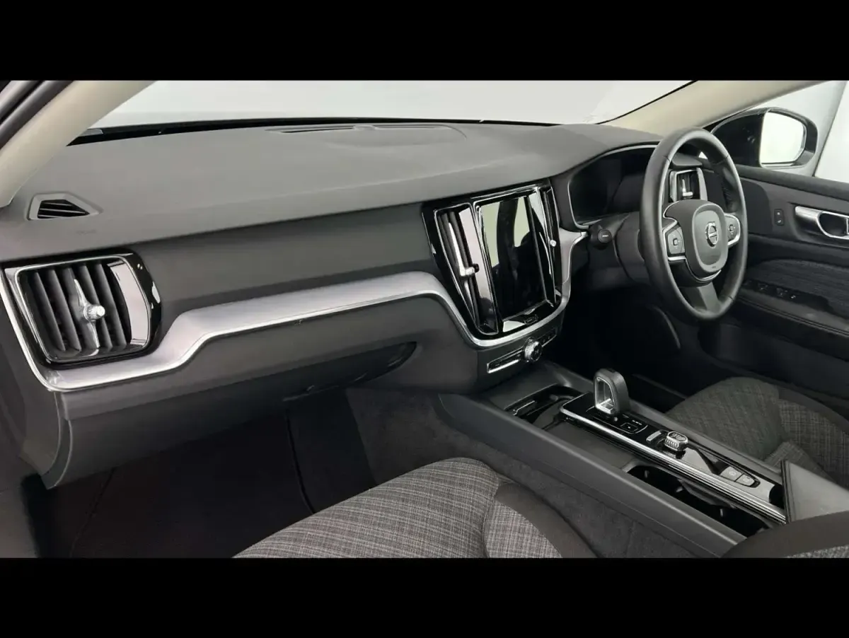 Usado Volvo V60 Core 2023 Preto Carrinha