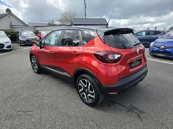 Used Renault Captur Iconic 90 HP (66 kW) 2019 Red/black SUV