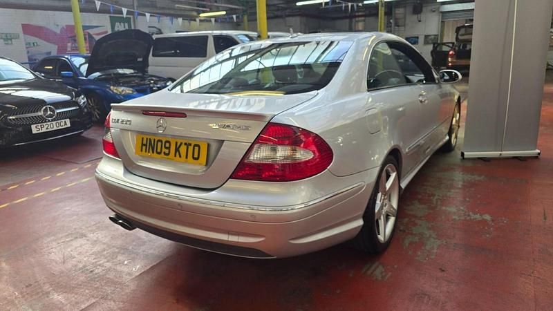 Używany Mercedes CLK280 2009 Srebrny Coupe