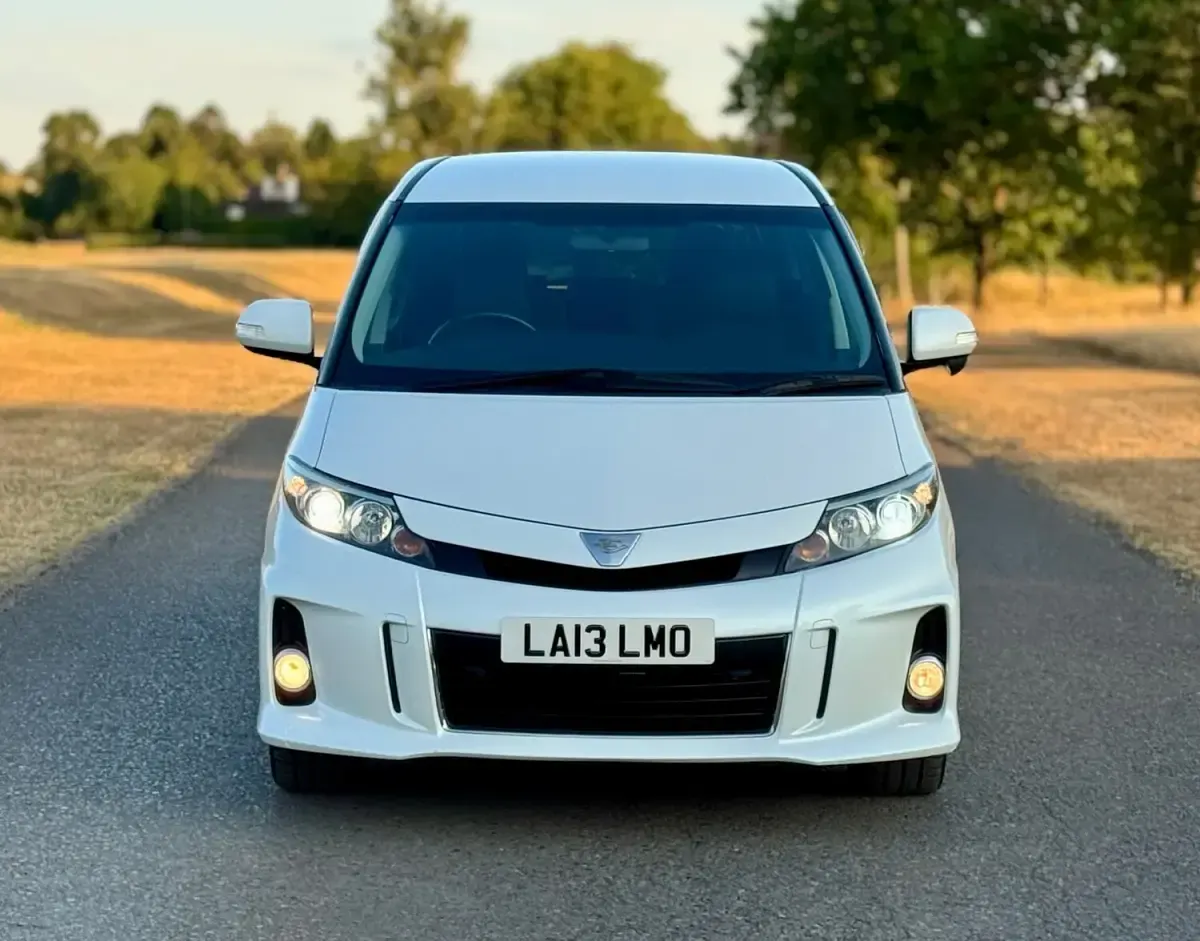 Used Toyota Estima 170 HP (125 kW) 2013 White MPV