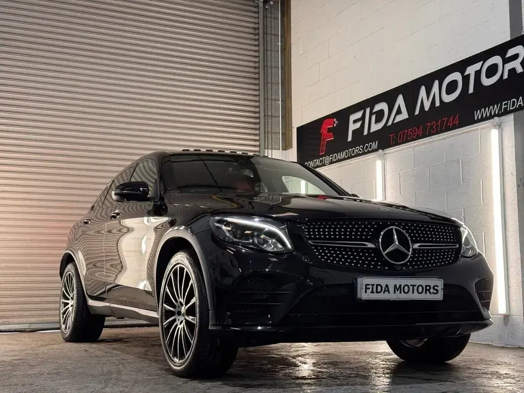 Begagnad Mercedes GLC250 AMG line 2019 Svart Sportkupé
