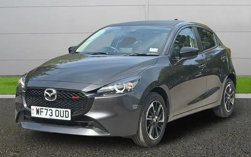 Usado Mazda 2 Homura-Aka 90 HP (66 kW) 2024 Cinzento Citadino